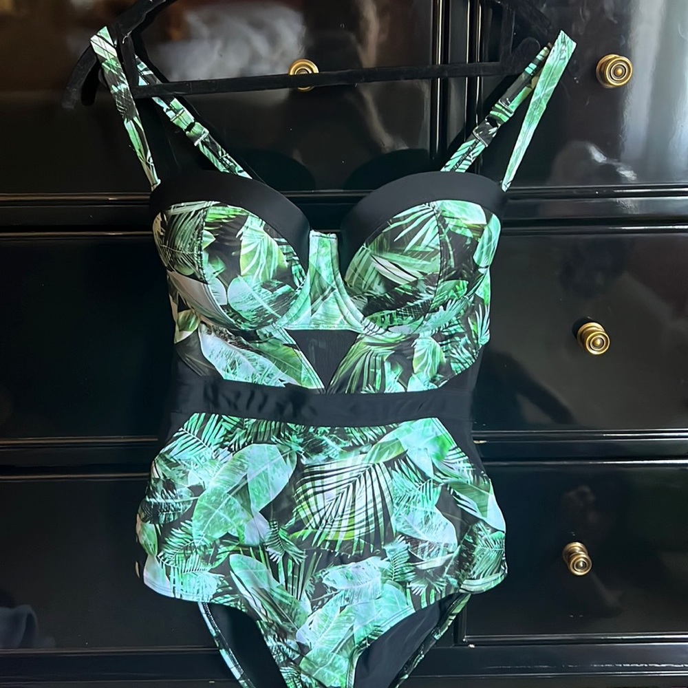 Torrid Palm One piece Vixen Collection Swimsuit printed push up